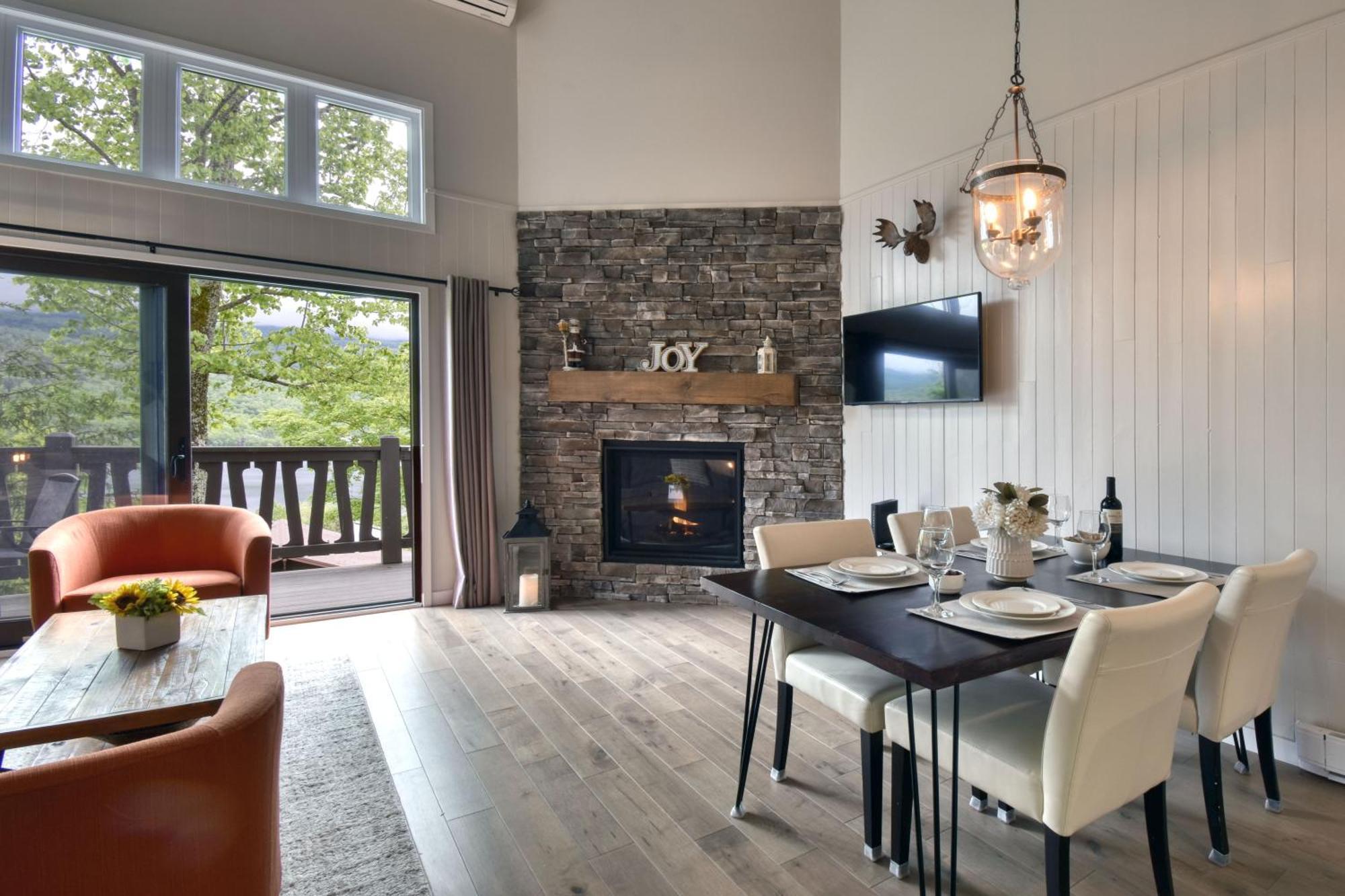 Stunning Condo - View On Lake Tremblant & Mountain Mont-Tremblant Eksteriør billede