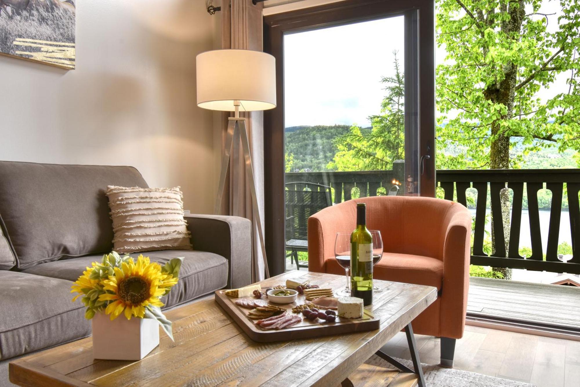 Stunning Condo - View On Lake Tremblant & Mountain Mont-Tremblant Eksteriør billede